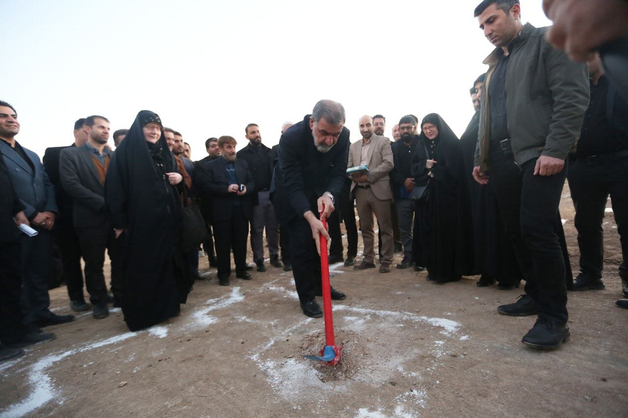 انقلاب جز برای خدمت به مردم بوجود نیامده است