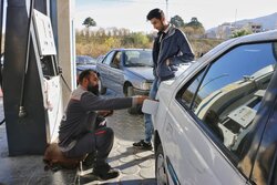 جایگاه عرضه بنزین و گازوئیل در بجنورد فعال است