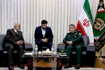 رئيس الجامعة العليا للدفاع الوطني بسلطنة عمان يلتقي مع مساعد وزير الدفاع في طهران
