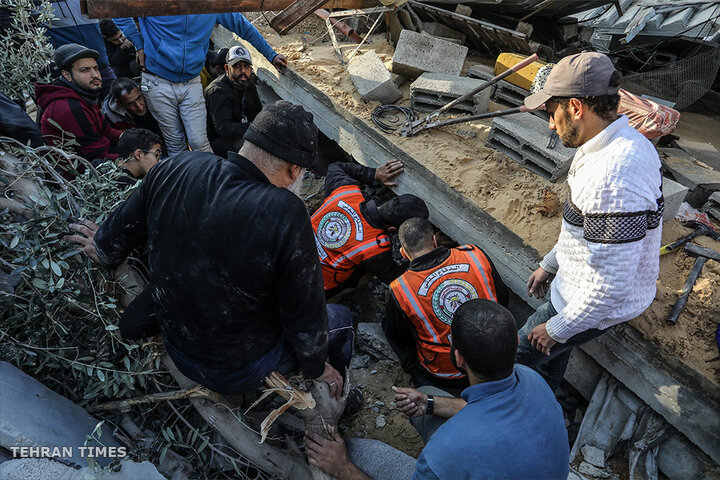 Israeli attacks continue as calls for a ceasefire in Gaza grow