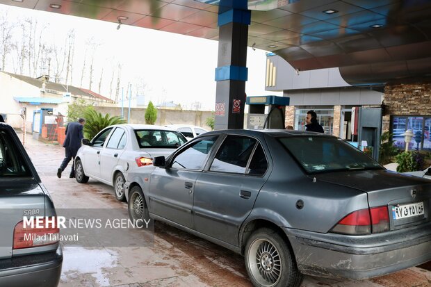 تخصیص بنزین به نفر منجر به عدالت اجتماعی می شود تخصیص بنزین به نفر منجر به عدالت اجتماعی می شود