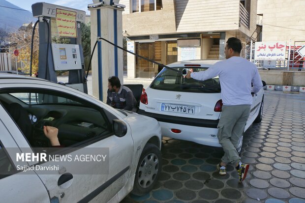 فعالیت پمپ بنزین های سطح شهر خرم‌آباد