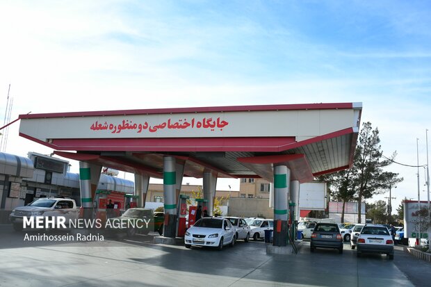 İran’da akaryakıt istasyonları yeniden hizmet vermeye başladı