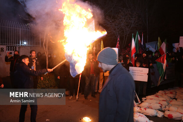 تجمع مردمی و دانشجویی مقابل کنسولگری ترکیه در مشهد