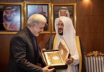 السفیر الإيراني يلتقى وزير الشؤون الإسلامية السعودي