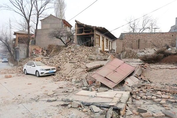 Çin'de korkunç deprem: En az 118 ölü, 220 yaralı Çin'de korkunç deprem: En az 118 ölü, 220 yaralı