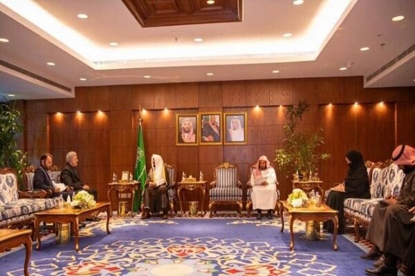 السفير الإيراني في الرياض يلتقي مع وزير الشؤون الإسلامية السعودي