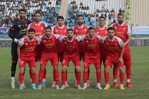 تساوی جنجالی استقلال خوزستان و پرسپولیس در نیمه اول
