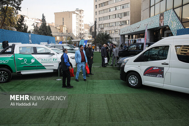 نمایشگاه خودرو های برقی در حاشیه همایش روز ملی حمل و نقل برگزار شد