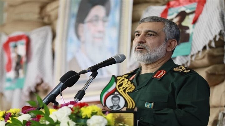 العميد حاجي زاده: إيران اليوم قوة عالمية وسنرى انهيار أمريكا بالتأكيد