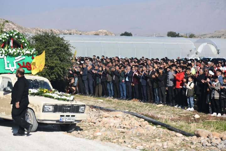 تصاویری از حضور پرشور مردم ماژین دره شهر در تدفین شهید گمنام