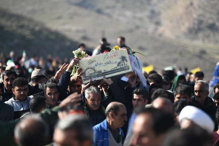 تصاویری از حضور پرشور مردم ماژین دره شهر در تدفین شهید گمنام