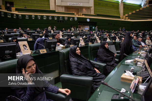 «یادواره بزرگ شهدای مجلس شورای اسلامی» با حضور رئیس مجلس عصر امروز سه شنبه ۲۸ آذرماه ۱۴۰۲ در صحن مجلس برگزار شد