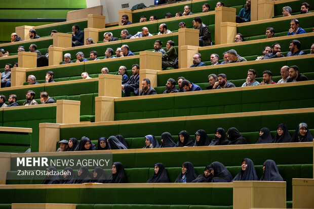 «یادواره بزرگ شهدای مجلس شورای اسلامی» با حضور رئیس مجلس عصر امروز سه شنبه ۲۸ آذرماه ۱۴۰۲ در صحن مجلس برگزار شد