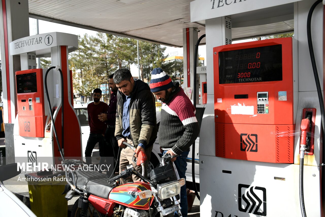 فروش کارت سوخت شغل تازه برخی دلالان در همدان؛ جایگاه تا جاده‌های مرزی