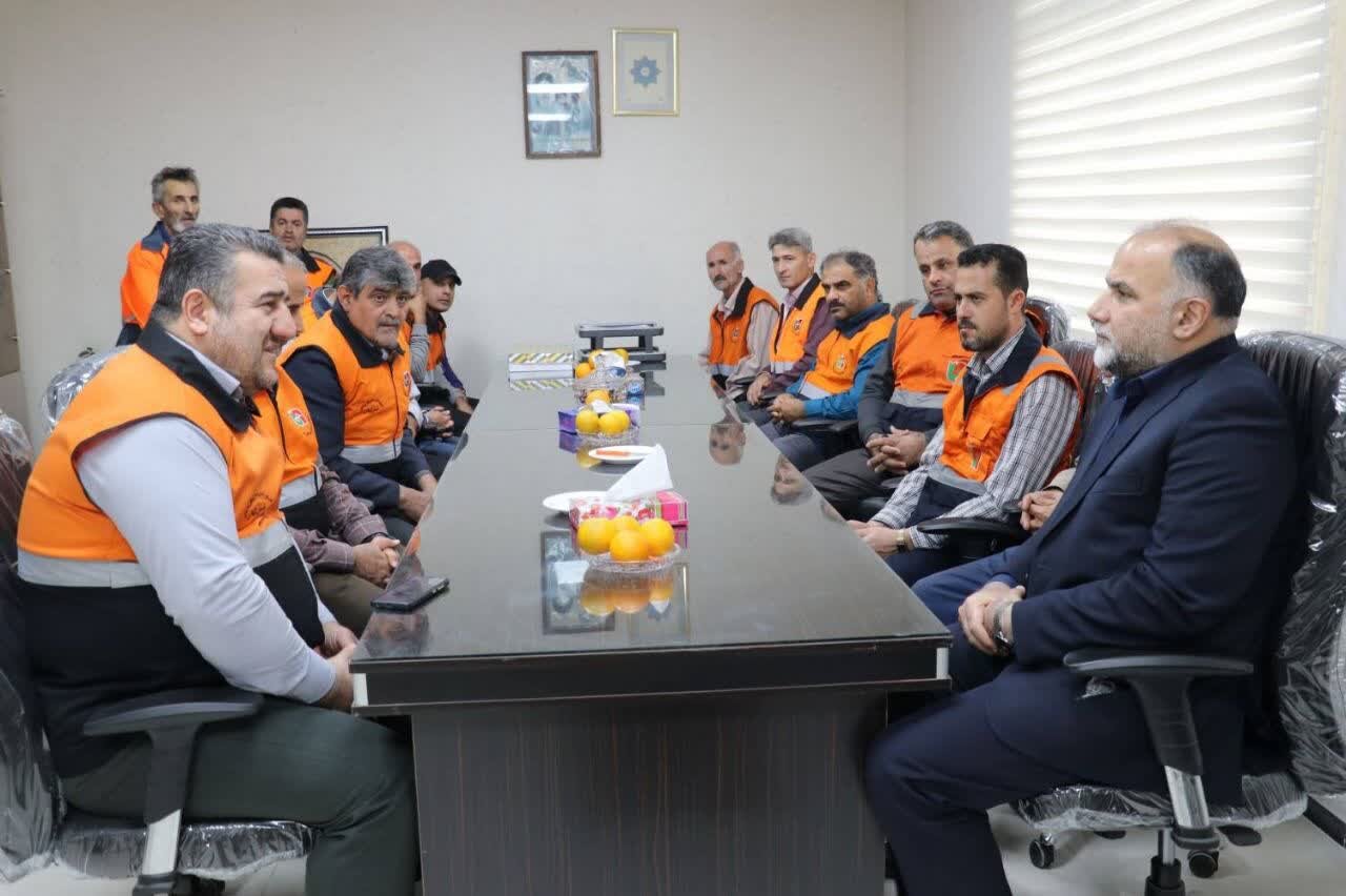 راهداران طلایه داران خدمت رسانی به مردم هستند راهداران طلایه داران خدمت رسانی به مردم هستند