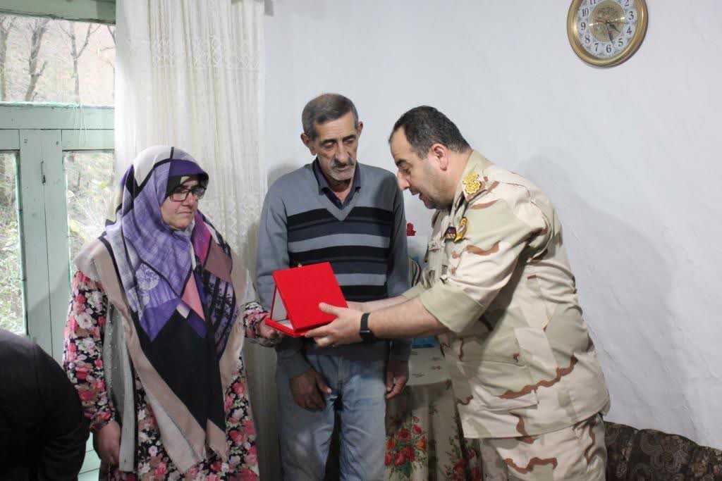 خانواده شهدا سرمایه انقلاب و مایه دلگرمی ایران اسلامی هستند