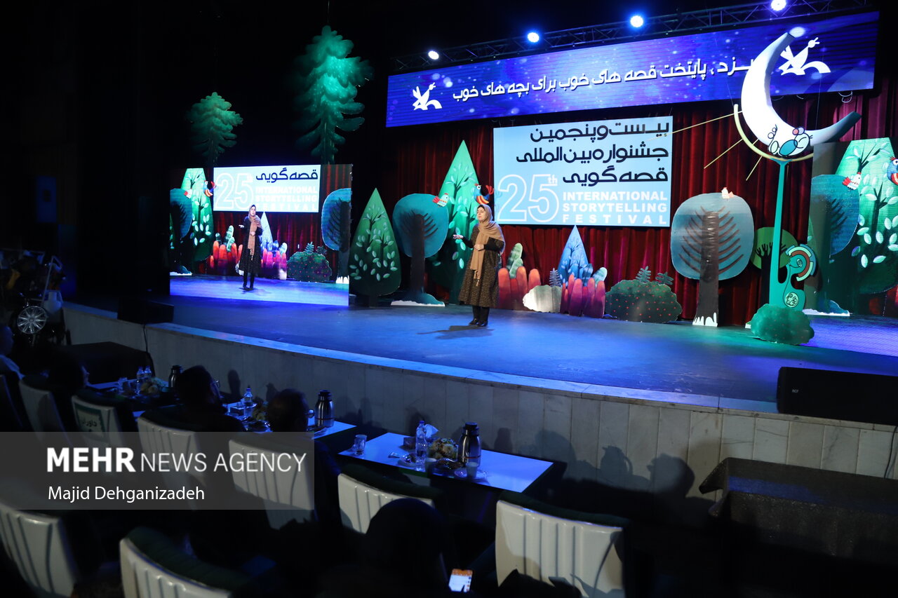 ۲۵ قصه در دومین روز از جشنواره بینالمللی قصهگویی در یزد اجرا شد