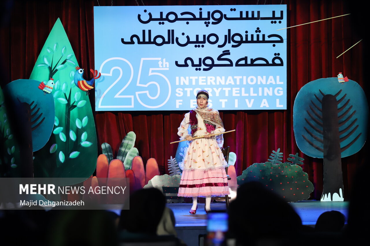 ۲۵ قصه در دومین روز از جشنواره بینالمللی قصهگویی در یزد اجرا شد