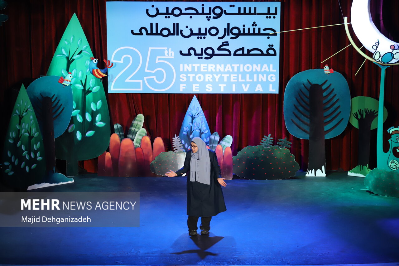 ۲۵ قصه در دومین روز از جشنواره بینالمللی قصهگویی در یزد اجرا شد