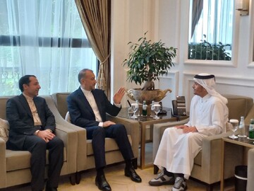أمير عبد اللهيان يلتقى مع وزير خارجية قطر في الدوحة