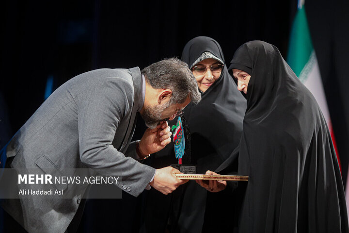 محمد مهدی اسماعیلی وزیر فرهنگ و ارشاد اسلامی در نخستین کنگره ملی فعالین خواهر کانون های فرهنگی هنری مساجد حضور دارد