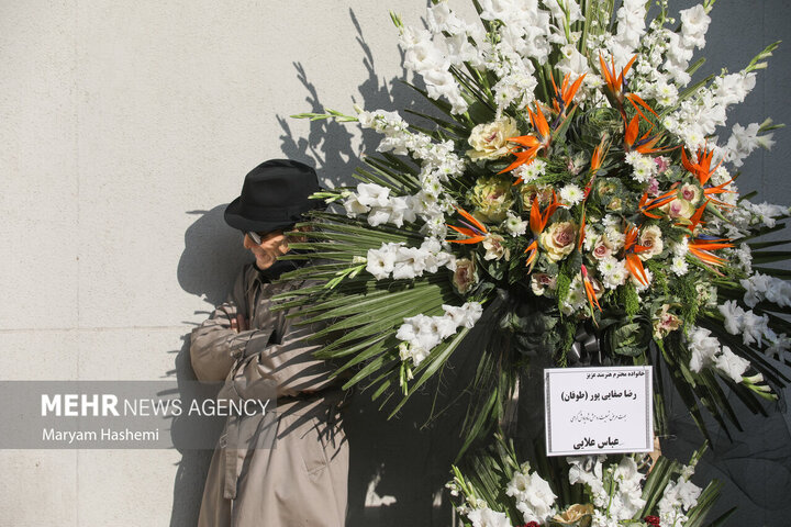 مراسم تشییع رضا صفایی‌ پور بازیگر دهه های ۶۰ و ۷۰ که به بدمن سینما و رضا طوفان شهرت داشت صبح سه‌شنبه ۲۸ آذر ۱۴۰۲ در خانه سینما برگزار شد