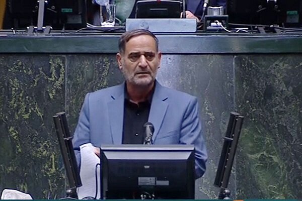 عباسپور: آقای ظفرقندی به جای اینکه به دنبال طبابت باشد، بیانیه صادر کرده است