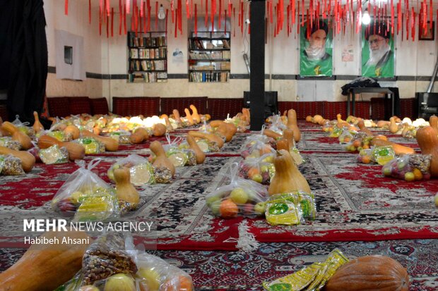 توزیع ۲۵۰ بسته یلدایی در شهرستان قوچان