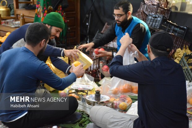 توزیع ۲۵۰ بسته یلدایی در شهرستان قوچان