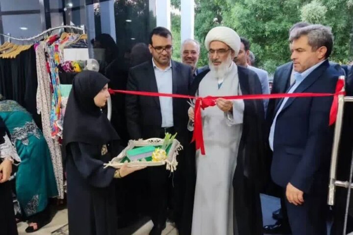 قطار توسعه استان بوشهر با سرعت در حال حرکت است قطار توسعه استان بوشهر با سرعت در حال حرکت است