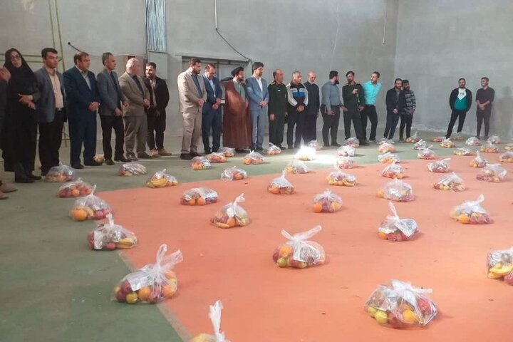 توزیع ۳۰۰ بسته آجیل و میوه شب یلدا بین مددجویان در «وحدتیه» 