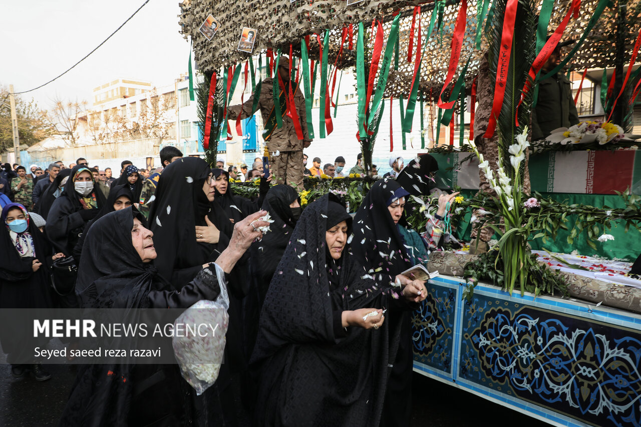تشییع و تدفین باشکوه پیکر شهید گمنام در روستای فاریاب رودان