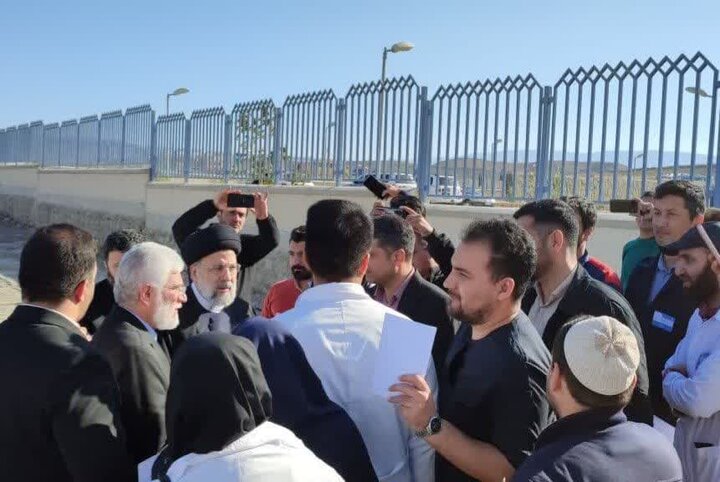 رییس جمهور با کادر درمانی بیمارستان علوی مراوه تپه دیدار کرد