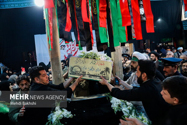 تدفین شهید گمنام در بوستان شهدای آذر قم