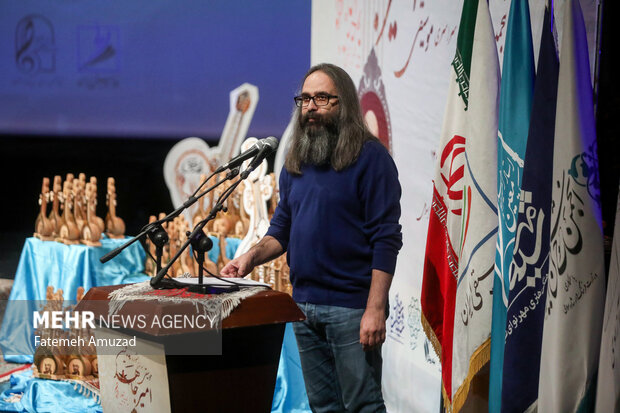 آئین اختتامیه پنجمین جشنواره موسیقی «امیرجاهد» روز جمعه ۱ دی ماه ۱۴۰۲ در سالن برج آزادی تهران برگزار شد