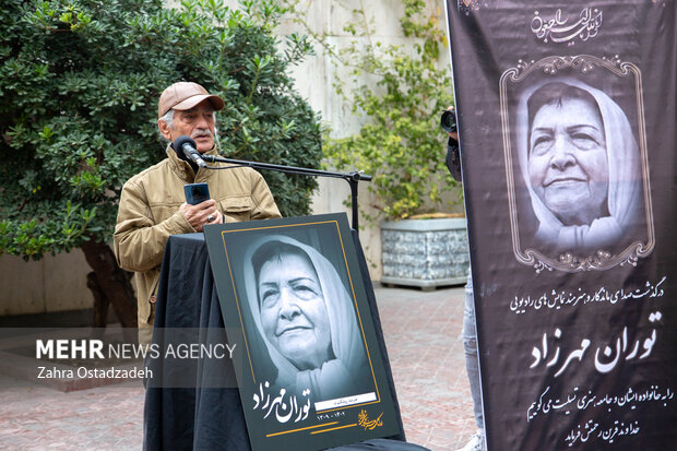 پیکر مرحومه «توران مهرزاد» هنرمند رادیو با حضور اهالی رادیو و دوستداران این هنرمند صبح امروز شنبه ۲ دی ۱۴۰۲ در ارگ تاریخی رادیو تشییع شد