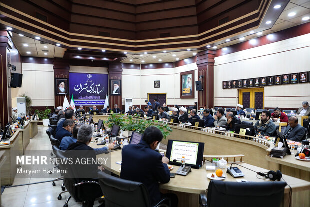 جلسات متعدد مدیران تهران؛وقتی«حضور فیزیکی» از «حل مسئله» مهمتر میشود