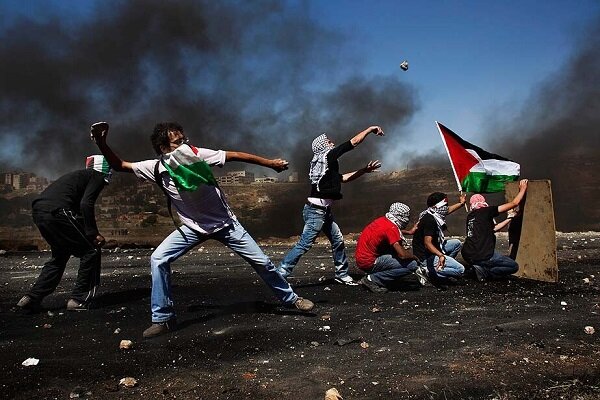 فلسطینی‌ها چون از میهن‌شان دفاع می‌کنند در بیان غرب تروریست‌اند
