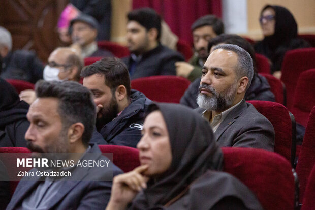 معتمدنژاد اگر بود نمیگذاشت برای هوش مصنوعی کف و سوت بزنیم