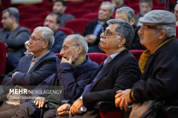 معتمدنژاد اگر بود نمیگذاشت برای هوش مصنوعی کف و سوت بزنیم