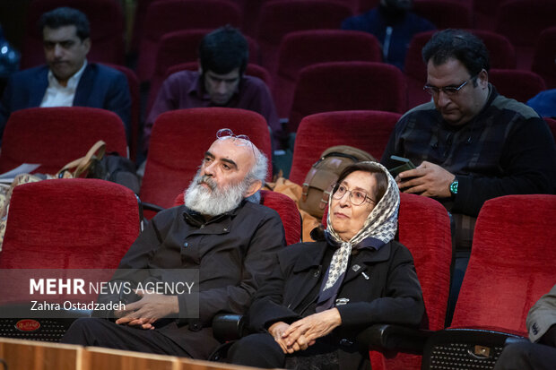 معتمدنژاد اگر بود نمیگذاشت برای هوش مصنوعی کف و سوت بزنیم