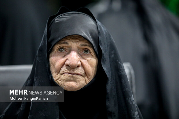 خانواده محترم شهید سید کمال خالقی امروز شنبه ۲ دی ۱۴۰۲ پس از ۴۰ سال در معراج شهدا با شهیدشان دیدار کردند