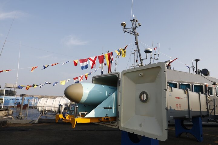 İran Deniz Kuvvetleri yeni silah sistemi ile donatıldı