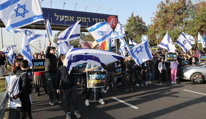 برگزاری تظاهرات گسترده ضد نتانیاهو از تل آویو به سمت قدس اشغالی