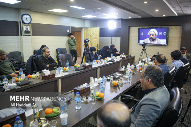 خوش صحبتان در عین حفظ مبناهایش، بسیار به گفتوگو معتقد بود