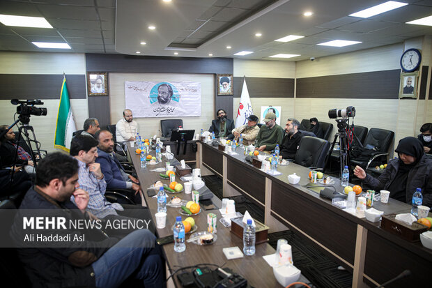 خوش صحبتان در عین حفظ مبناهایش، بسیار به گفتوگو معتقد بود