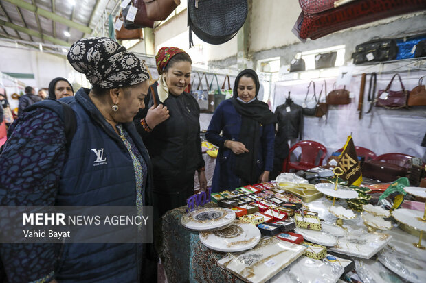 افتتاح نمایشگاه اقتصاد مقاومتی در گمرک باجگیران مرز ایران و ترکمنستان