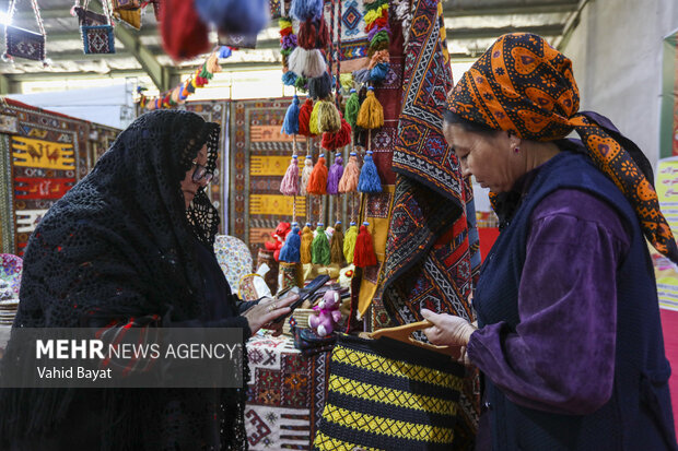 افتتاح نمایشگاه اقتصاد مقاومتی در گمرک باجگیران مرز ایران و ترکمنستان