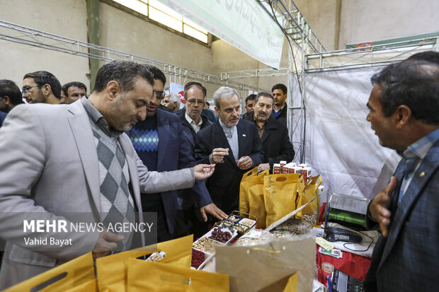 افتتاح نمایشگاه اقتصاد مقاومتی در گمرک باجگیران مرز ایران و ترکمنستان